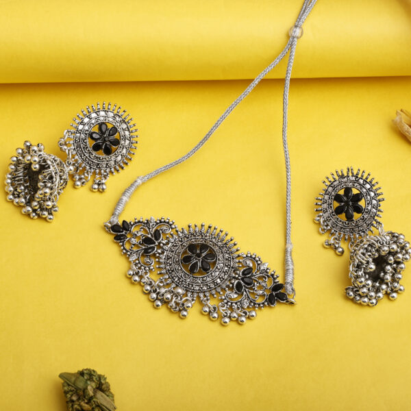 GS Black Round Center Flower Choker
